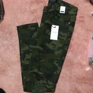- Judy blue camo distressed skinny jeans size 1/25